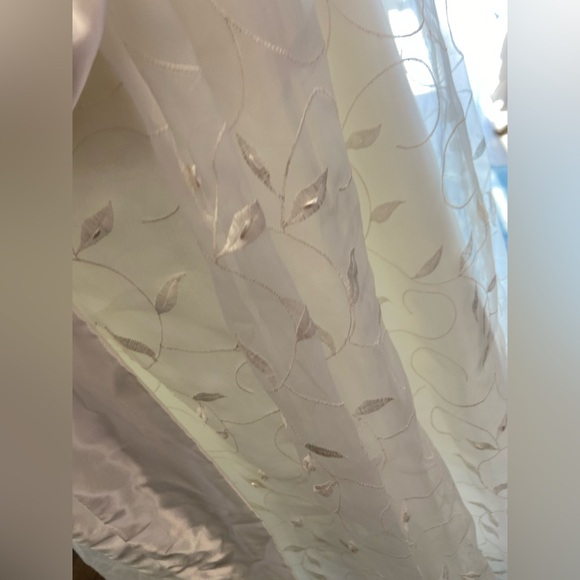 Blondie Nites Wedding Dress - Picture 12 of 12